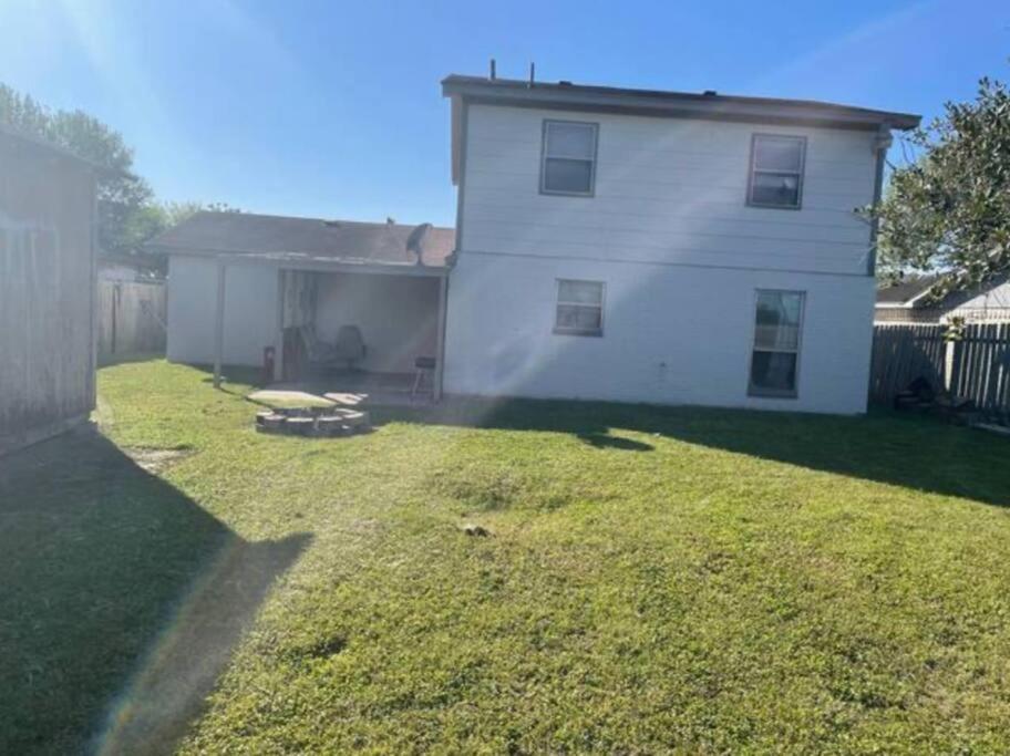Great Getaway 2 Story Home! Harlingen Tx Exterior photo